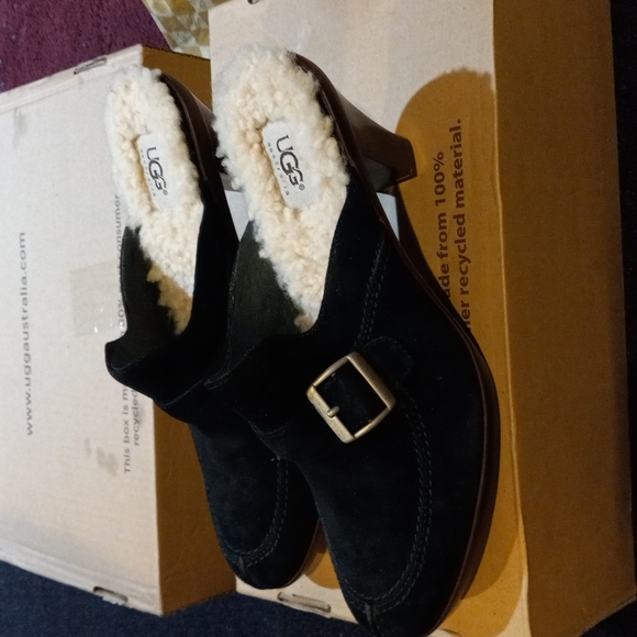 NWT BLACK SLIDE LINED UGGS - Picture 2 of 4